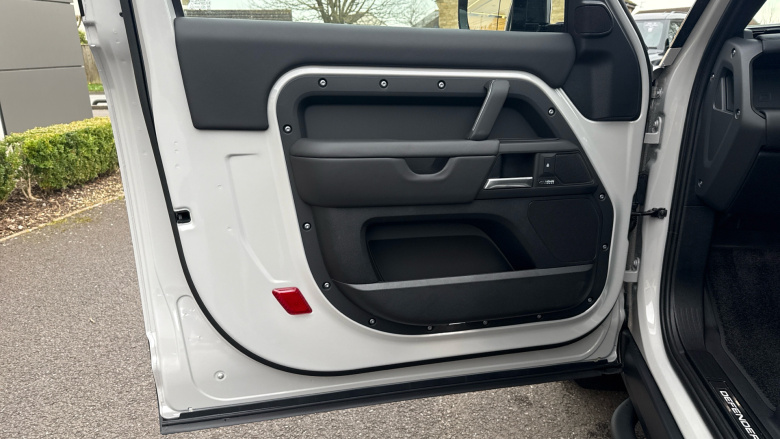 Land Rover Defender 3.0 D350 X-Dynamic HSE 90 3dr Auto Diesel Estate